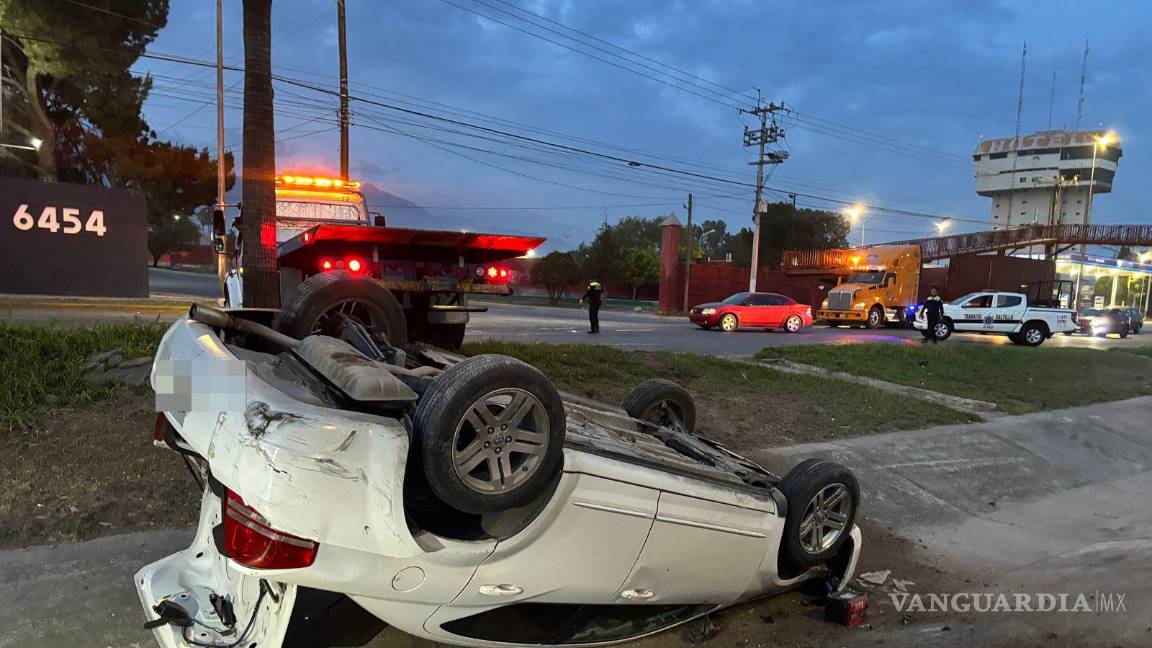 $!El accidente ocurrió sobre la lateral del bulevar Fundadores, en Saltillo.