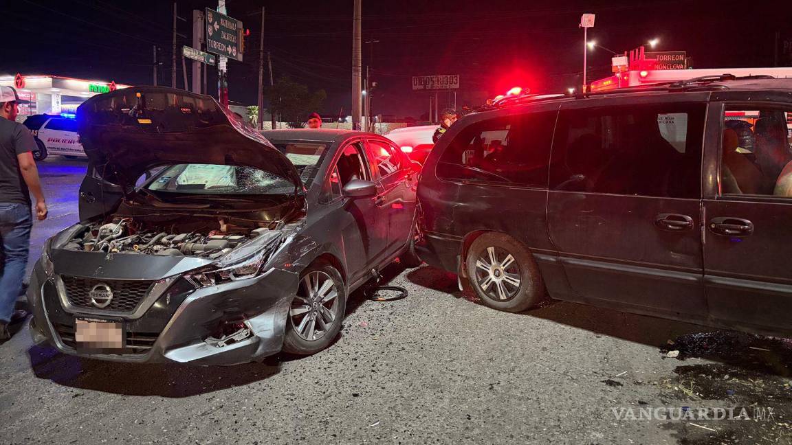 $!Ambos vehículos involucrados fueron enviados al corralón mientras se deslindan responsabilidades.