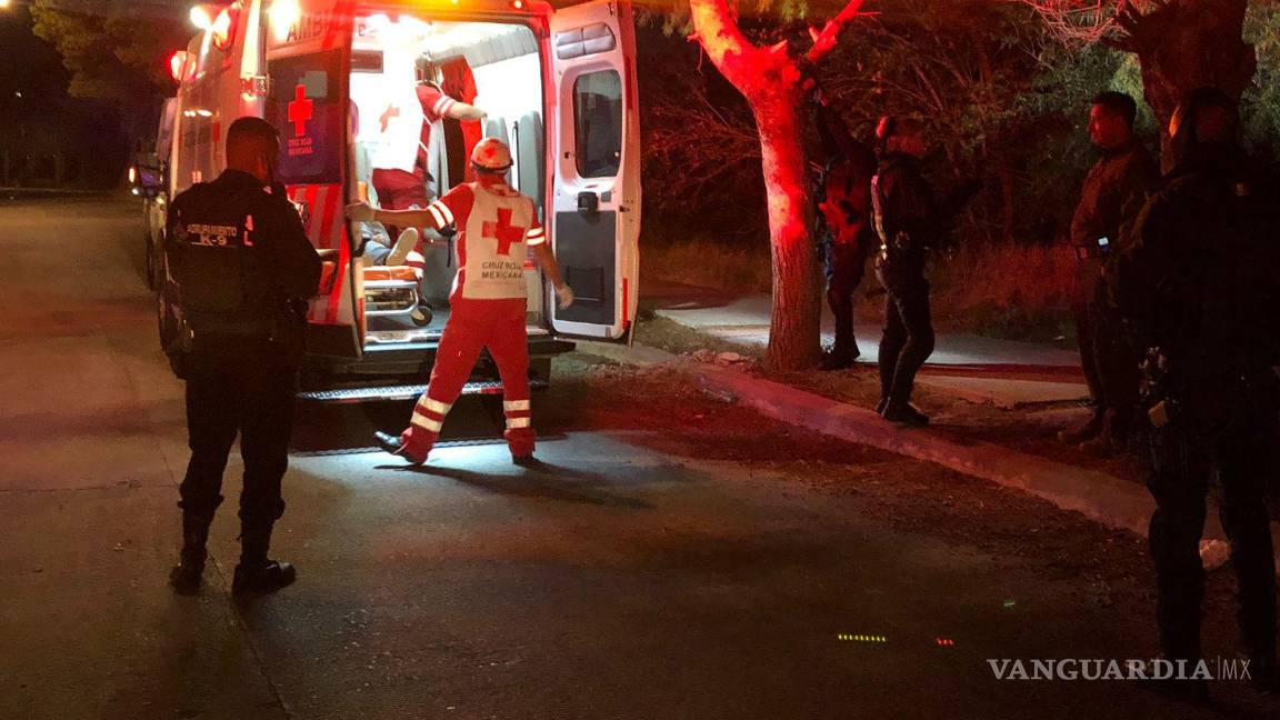 $!La jovencita de 22 años fue trasladada a recibir atención médica.