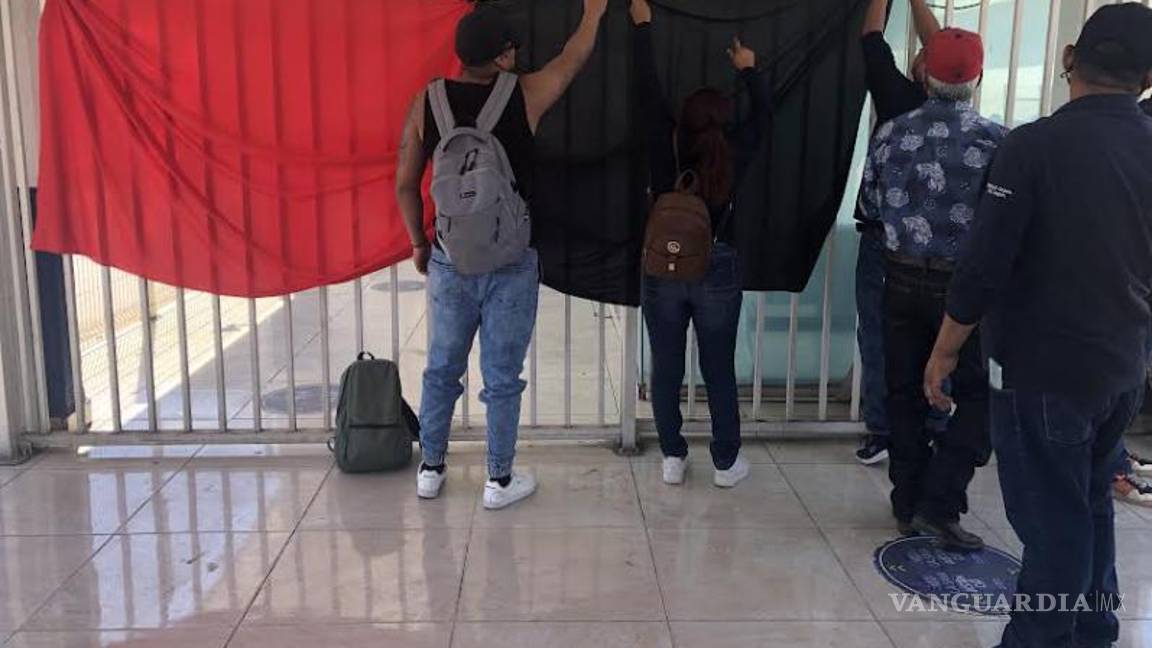 $!La molestia de los trabajadores escaló, luego que directivos de la empresa no se presentaran a la mesa de negociaciones pactada para este jueves.