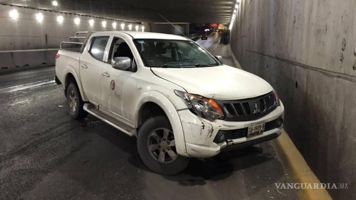 $!Se solicitó el apoyo de una grúa para remover los vehículos siniestrados y liberar la arteria.