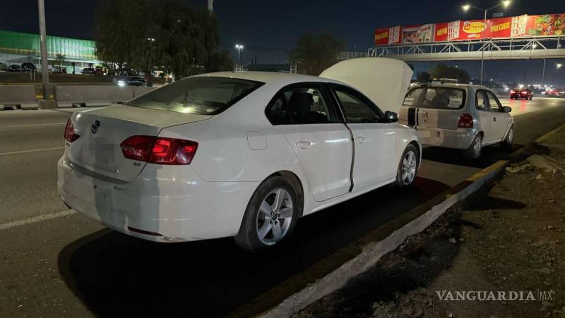 $!Elementos de Tránsito Municipal acudieron al sitio para deslindar responsabilidades tras el accidente.