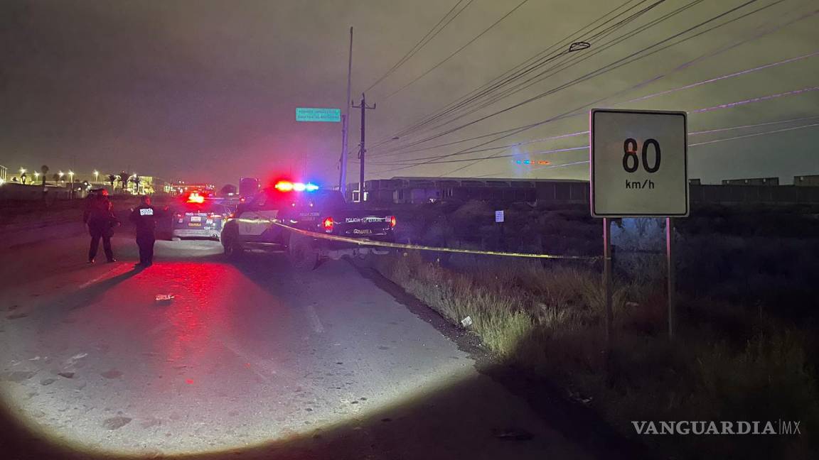 $!Elementos de la Policía Estatal resguardaron la zona del trágico accidente donde Armando, de 46 años, perdió la vida tras ser arrollado por un vehículo.