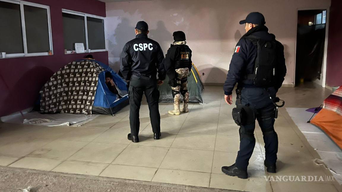 $!Protección Civil y Policía Municipal invitan a personas en situación de calle a ser trasladados a uno de los cinco albergues habilitados en la ciudad.