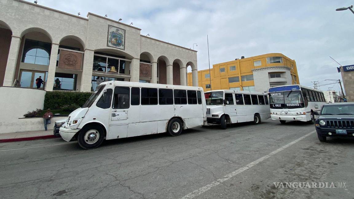 $!El caos vial fue controlado luego de un acuerdo preliminar con el municipio.