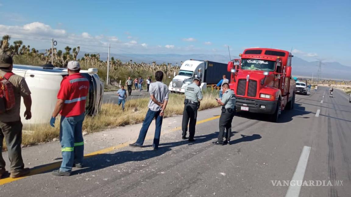 Volcadura de autobús deja ocho pasajeros heridos en carretera Saltillo-Zacatecas; conductor dormitó