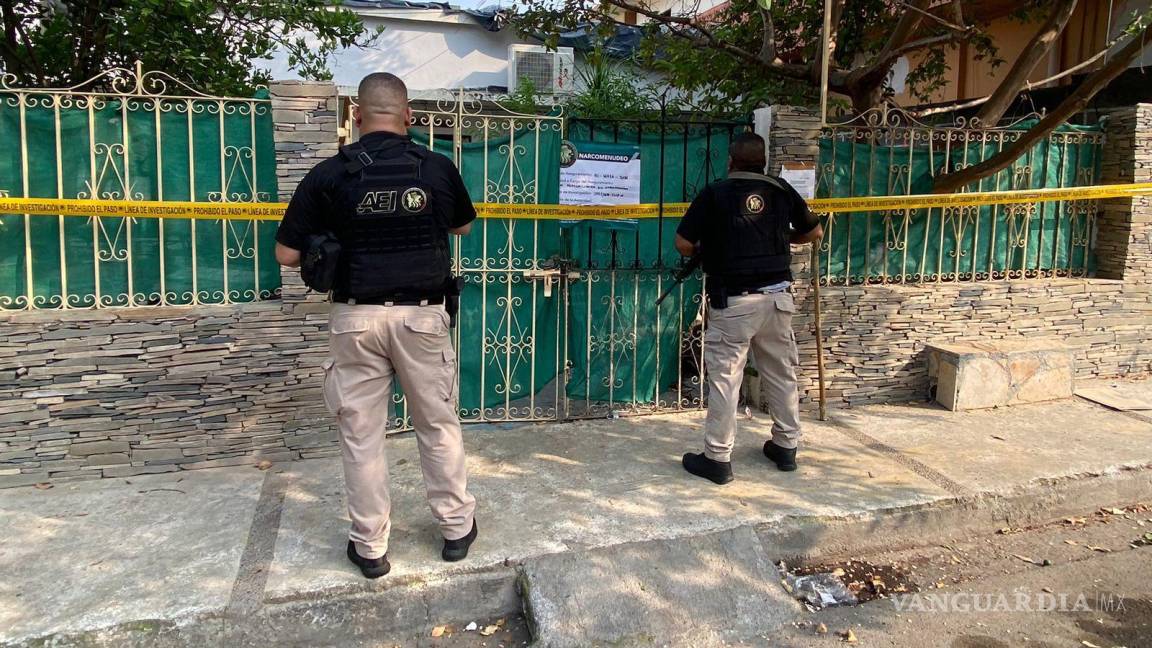 Aseguran armas y drogas tras cateo a vivienda en Santiago, Nuevo León