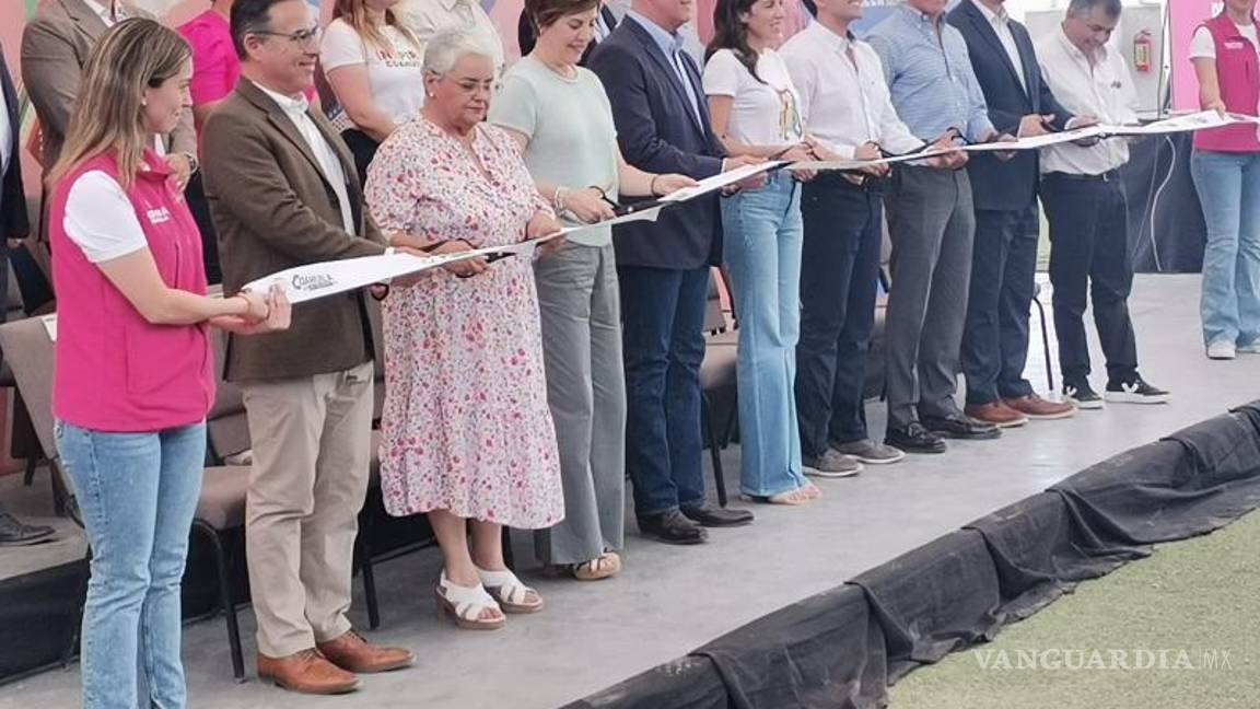 $!La presidenta honoraria de Inspira Coahuila encabezó la apertura de la feria en representación del gobernador Manolo Jiménez.