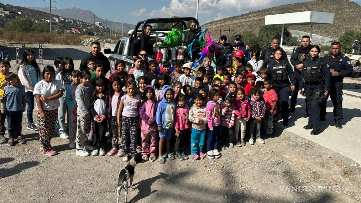 Celebran Navidad juntos Policía de Saltillo y comunidad de San Nicolás de los Berros