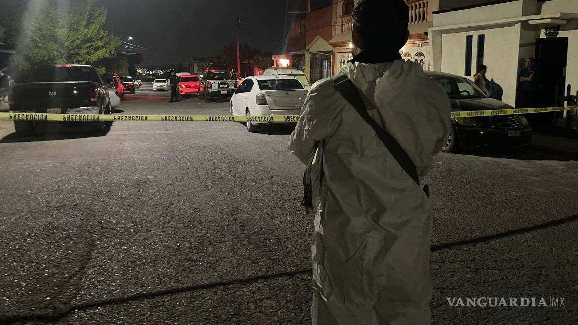 $!Peritos de la Fiscalía General del Estado realizaron las diligencias correspondientes para determinar las causas exactas del fallecimiento del joven.