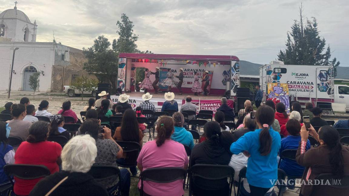 $!La Compañía Folklórica Ixtle-Coahuila deslumbró con su espectáculo “De norte a Sur “ en el ejido Santa Teresa de los Muchachos.