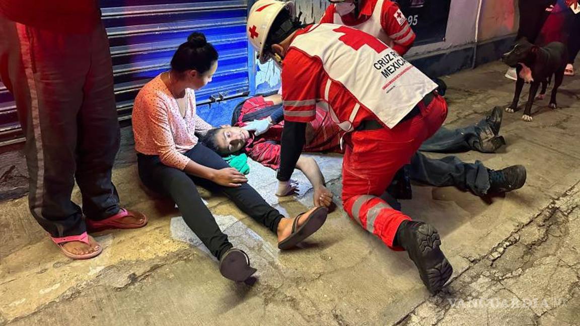 $!Servicios de emergencia trasladaron al joven al Hospital General en compañía de una tía