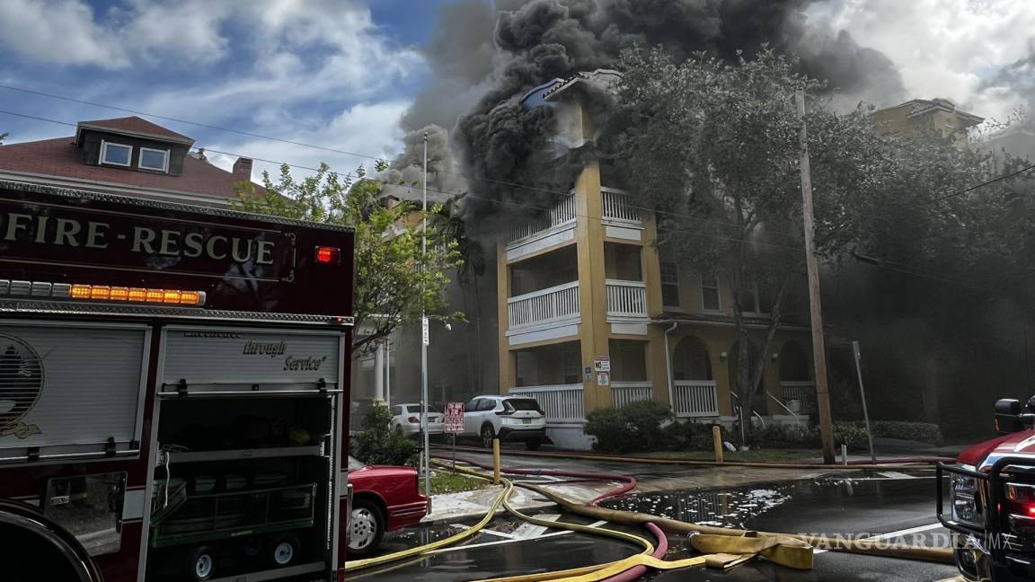 Evacuan un edificio en Miami tras un incendio precedido de un tiroteo que dejó un herido grave