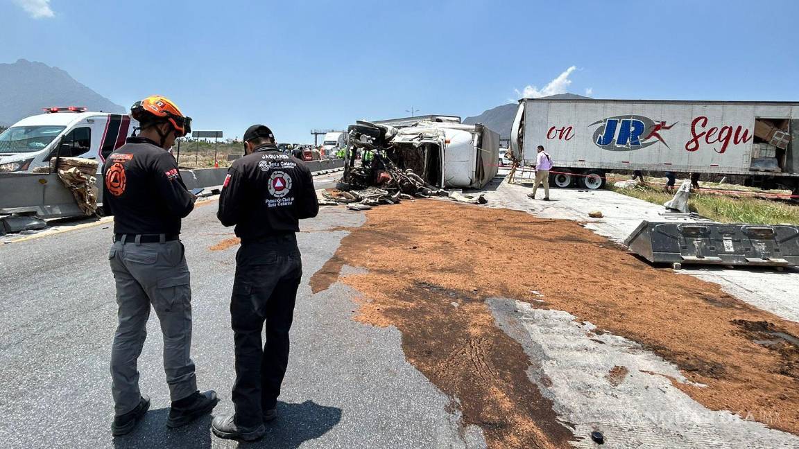 $!El accidente se reportó cerca de la caseta de cobro en Santa Catarina.
