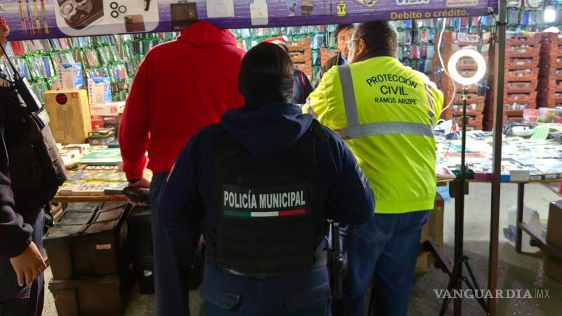 $!Pirotecnia puesta a la venta sin medidas de seguridad y sin los permisos correspondientes de la Secretaría de la Defensa Nacional, según informes.