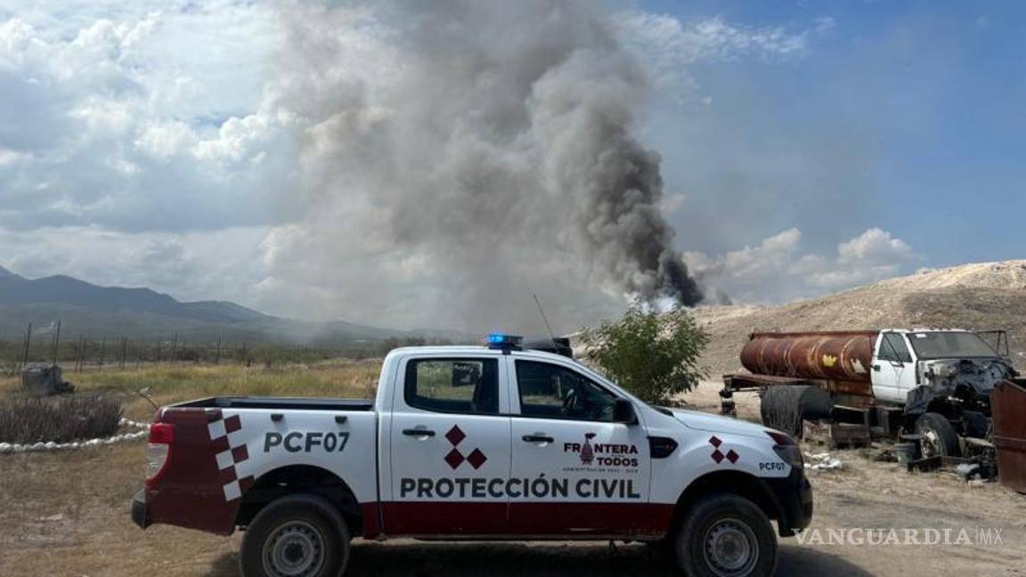 $!La columna de humo del basurero de Ciudad Frontera, se podía ver desde Castaños.