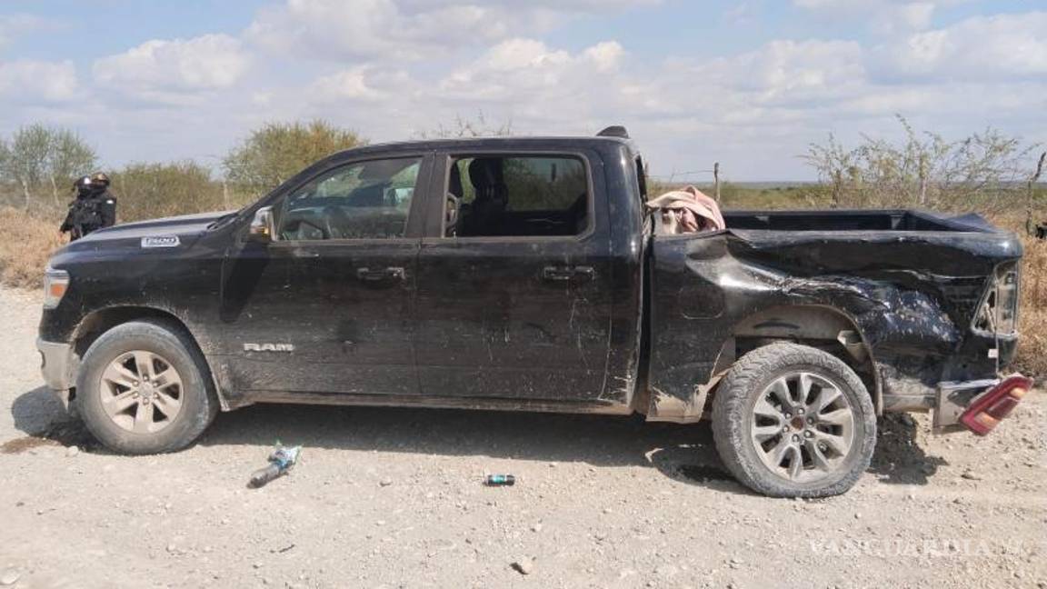 $!Abate Fuerza Civil a cuatro hombres y una mujer armados, en General Bravo, Nuevo León