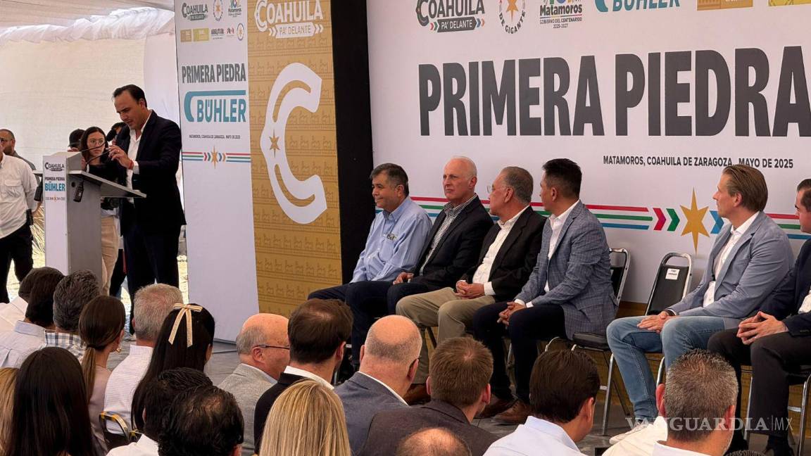 $!El gobernador Manolo Jiménez y directivos de Bühler en la ceremonia inaugural.