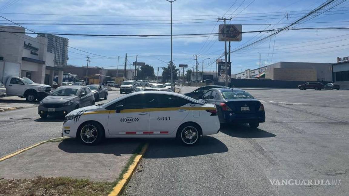 $!Pasadas las 14:00 horas, la aseguradora y los taxistas llegaron a un acuerdo.
