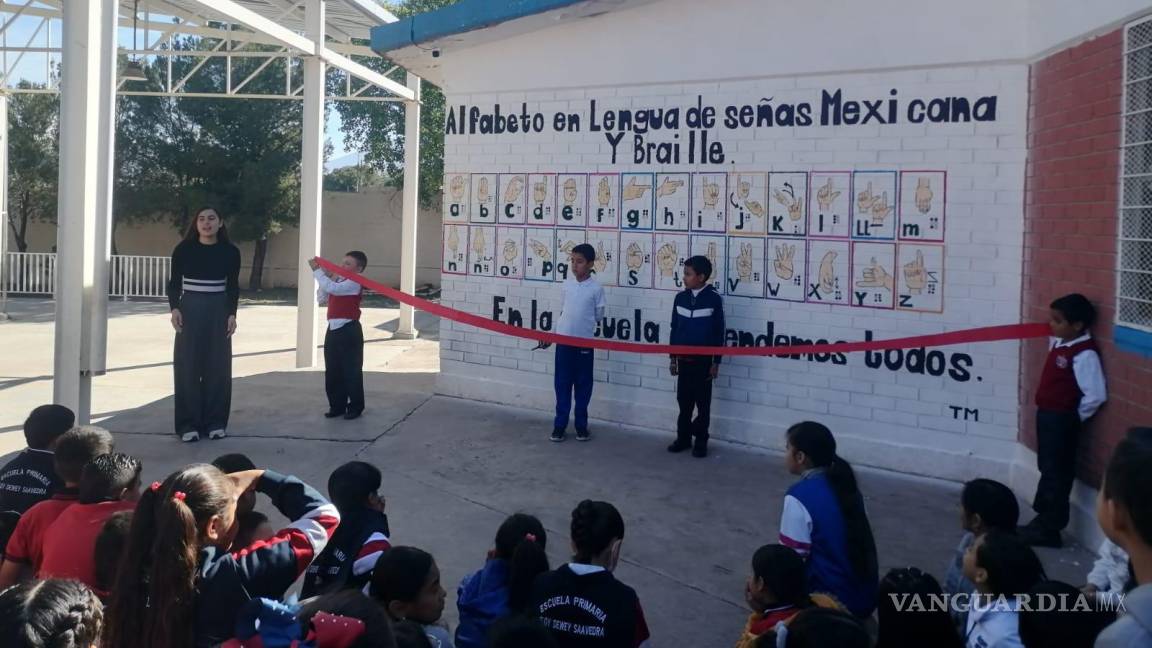 Inauguran mural de Lengua de Señas Mexicana en primaria de Saltillo para fomentar la inclusión