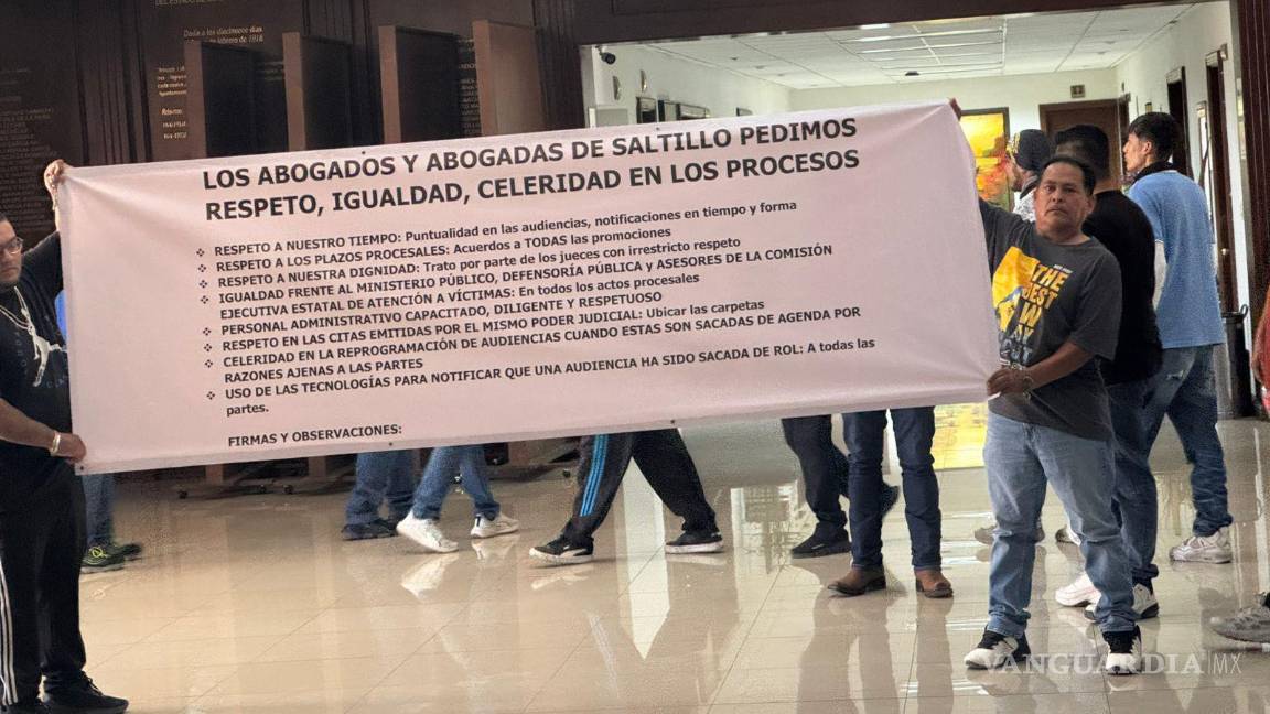 Se manifiestan abogados en Tribunal de Coahuila