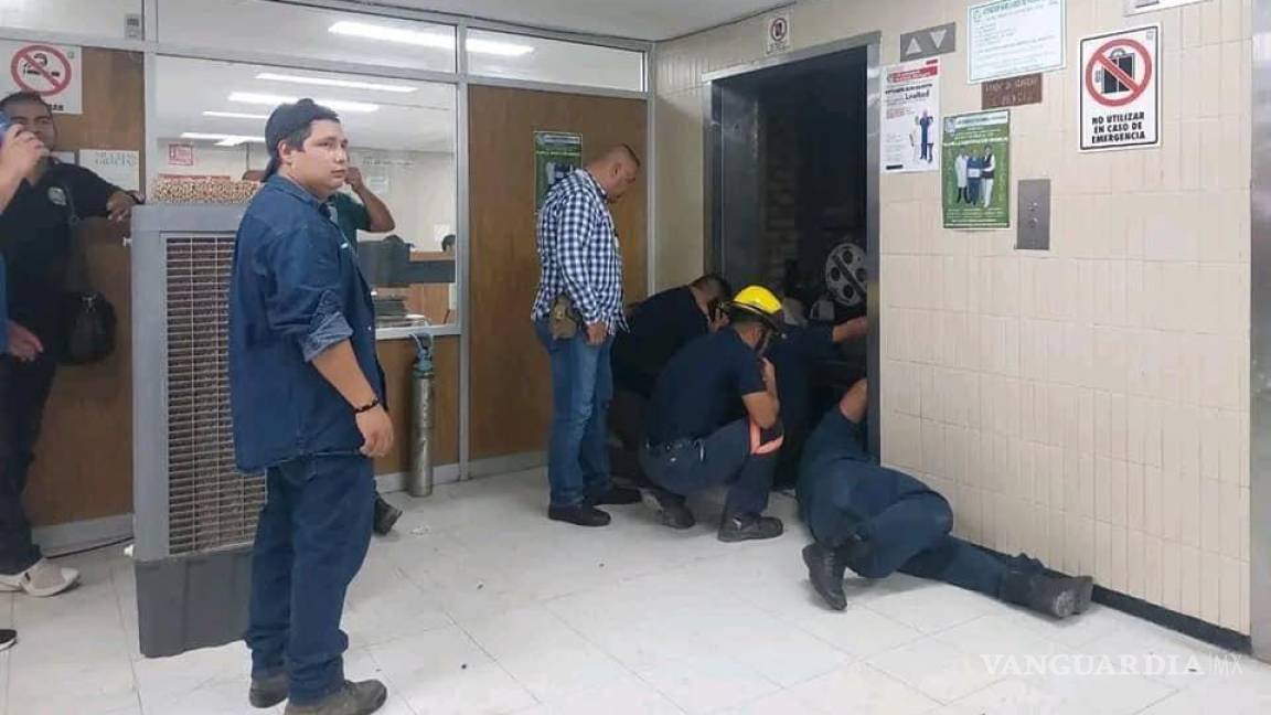 Pasan más de tres horas atrapados en elevador de la Clínica del IMSS de Monclova