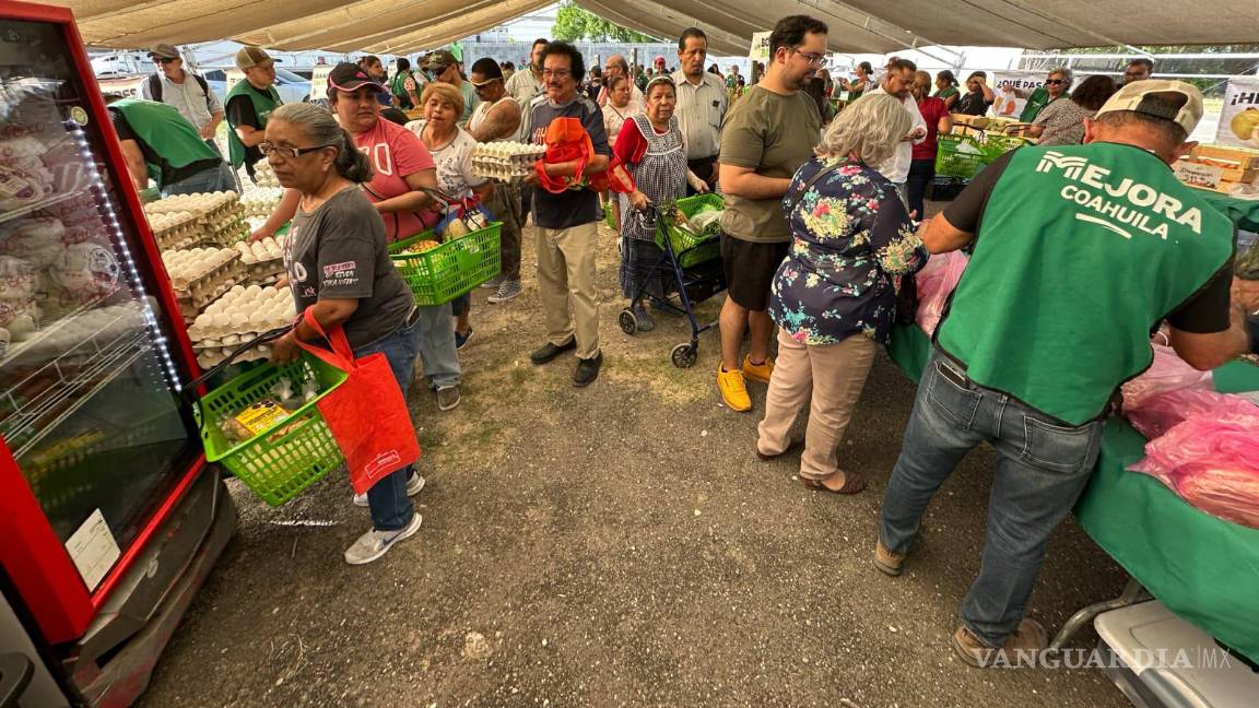 Acercan canasta básica y servicios gratuitos a familias de Piedras Negras