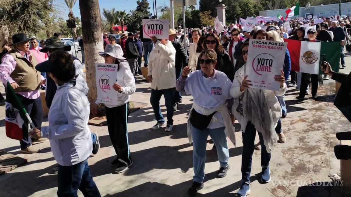 Marcha por la Democracia llena la Plaza Mayor de Torreón