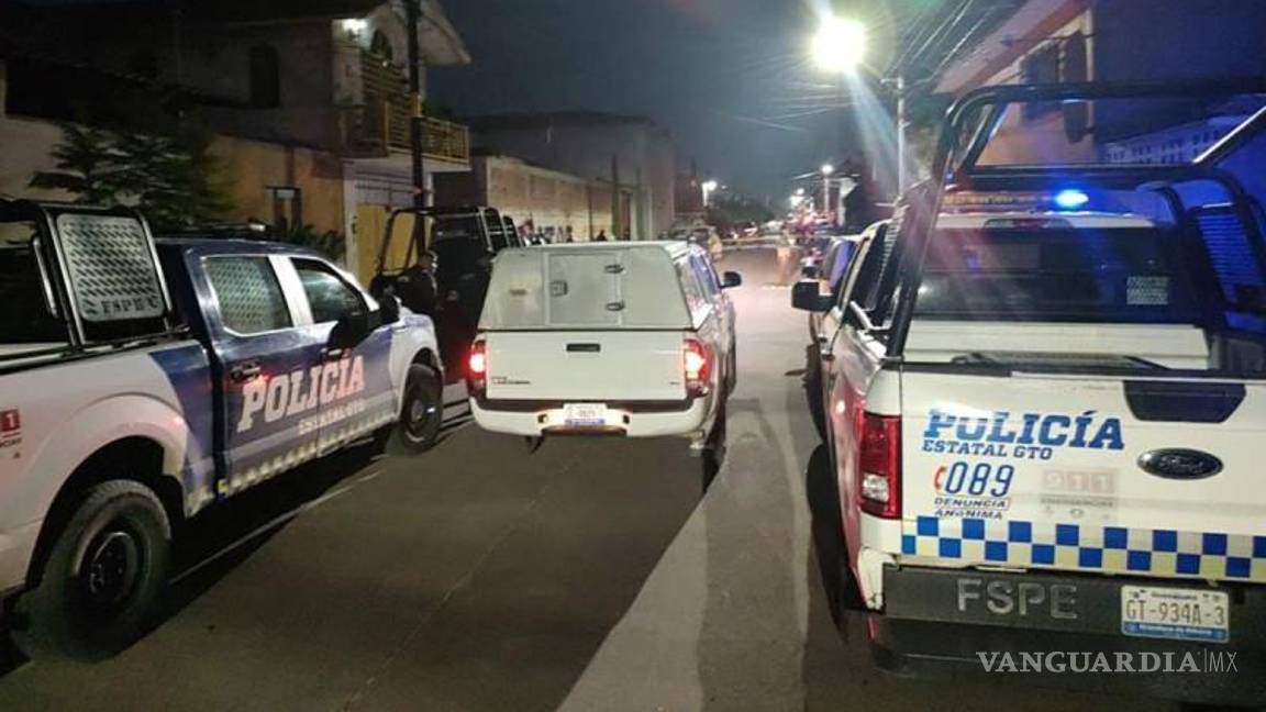 $!El anexo, que aparentemente carecía de permiso, se vio rodeado de vecinos y personas que aseguraban tener familiares bajo ‘tratamiento’.