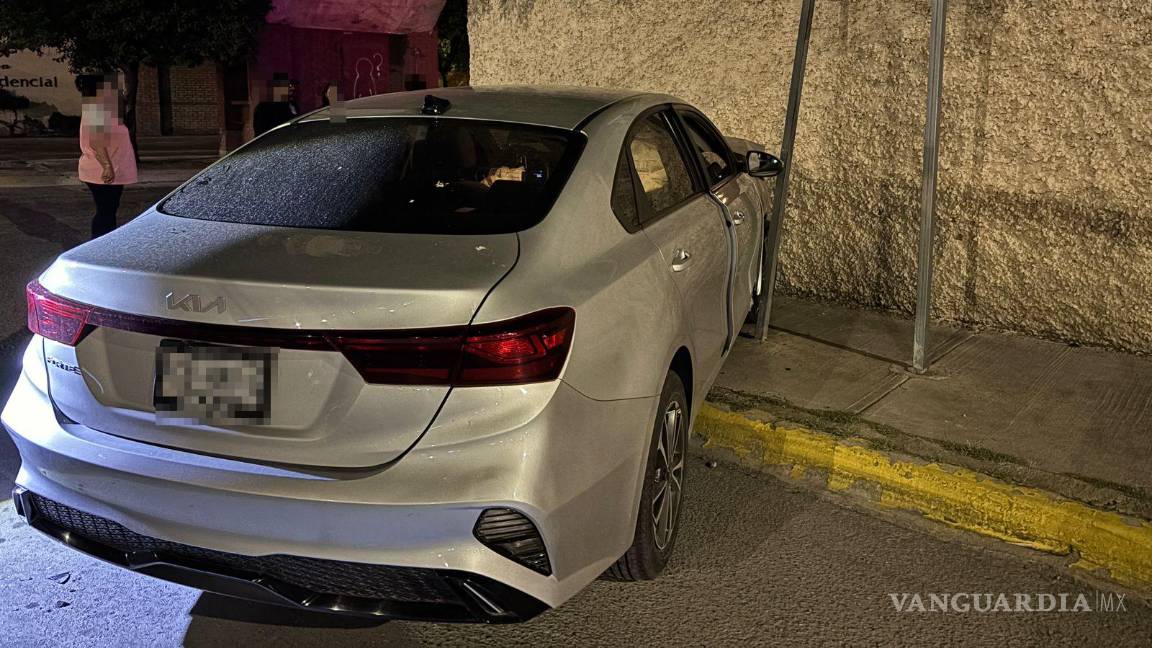 $!El conductor presentaba aliento alcohólico, por lo que fue detenido por las autoridades.