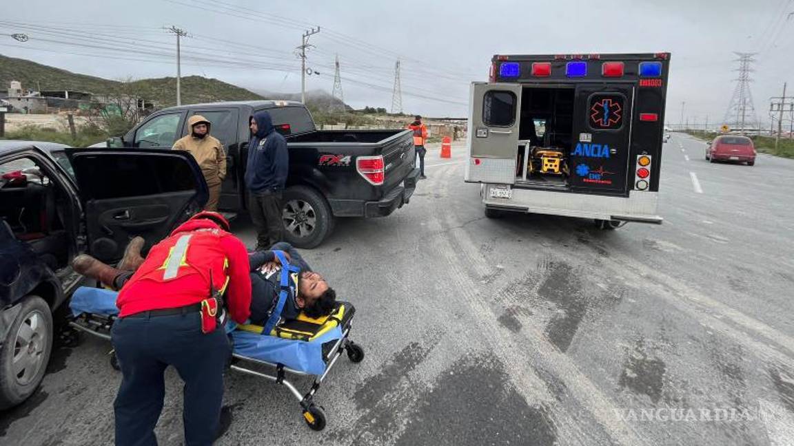 $!Bomberos y una ambulancia privada atendieron a los lesionados.