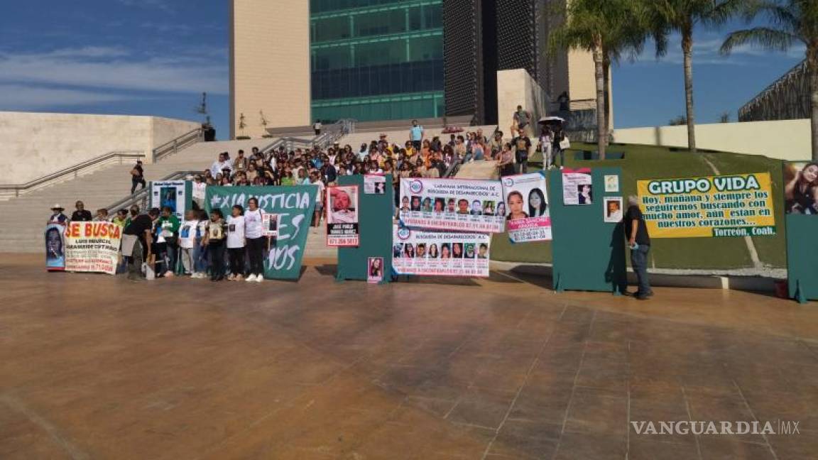 $!Colectivos se concentran en Plaza Mayor de Torreón; buscan ‘visibilizar’ desapariciones