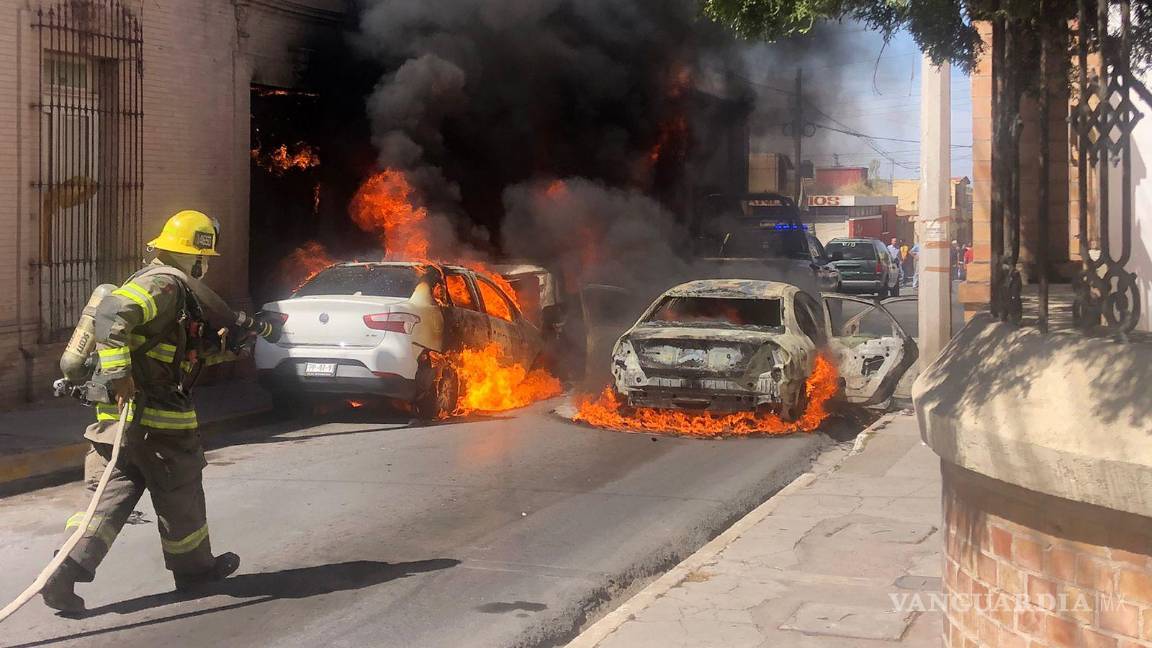 $!No se reportan personas lesionadas, pero sí cuantiosos daños materiales en los vehículos estacionados.