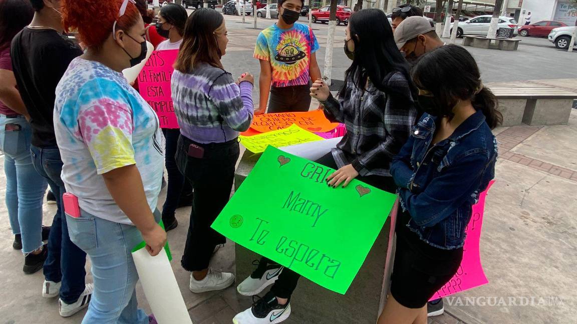 Se manifiestan familia y amigos de Chris Anguiano; bloquean calles del centro de Monclova