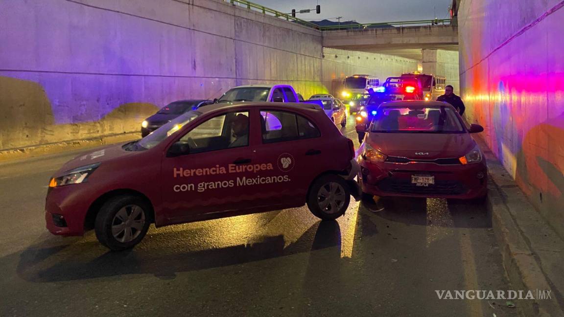 Accidente al sur de Saltillo provoca caos vial y deja cuantiosos daños materiales