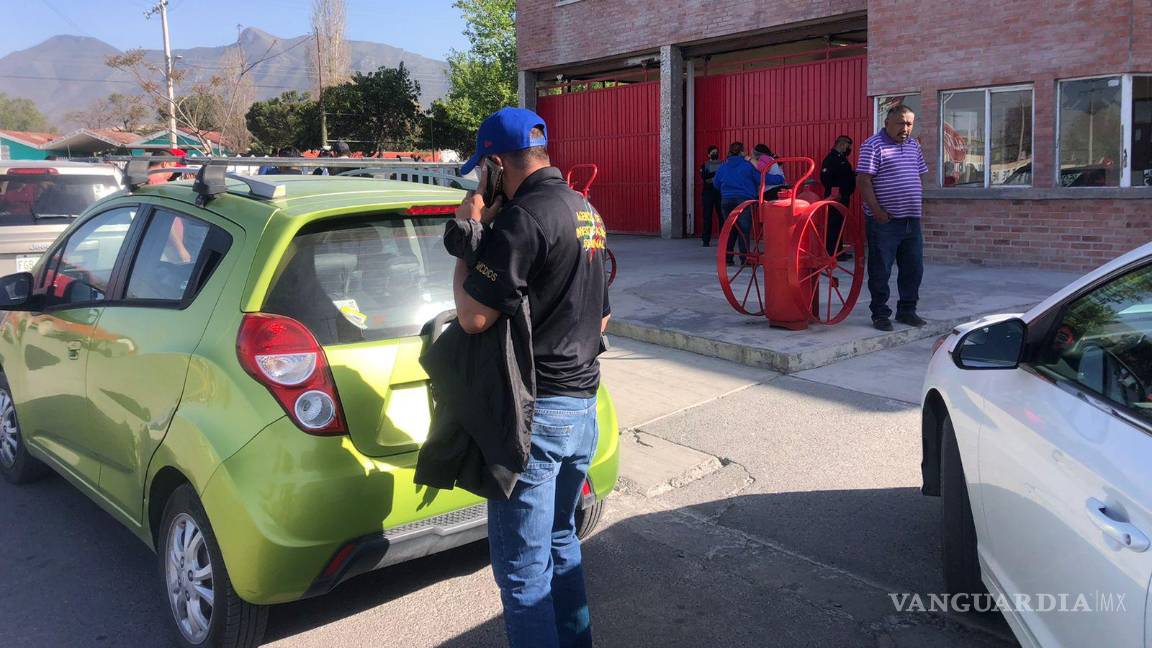 $!Sus papás quienes de manera inmediata lo llevaron en una camioneta a la Estación Sur de bomberos, donde confirmaron su fallecimiento.
