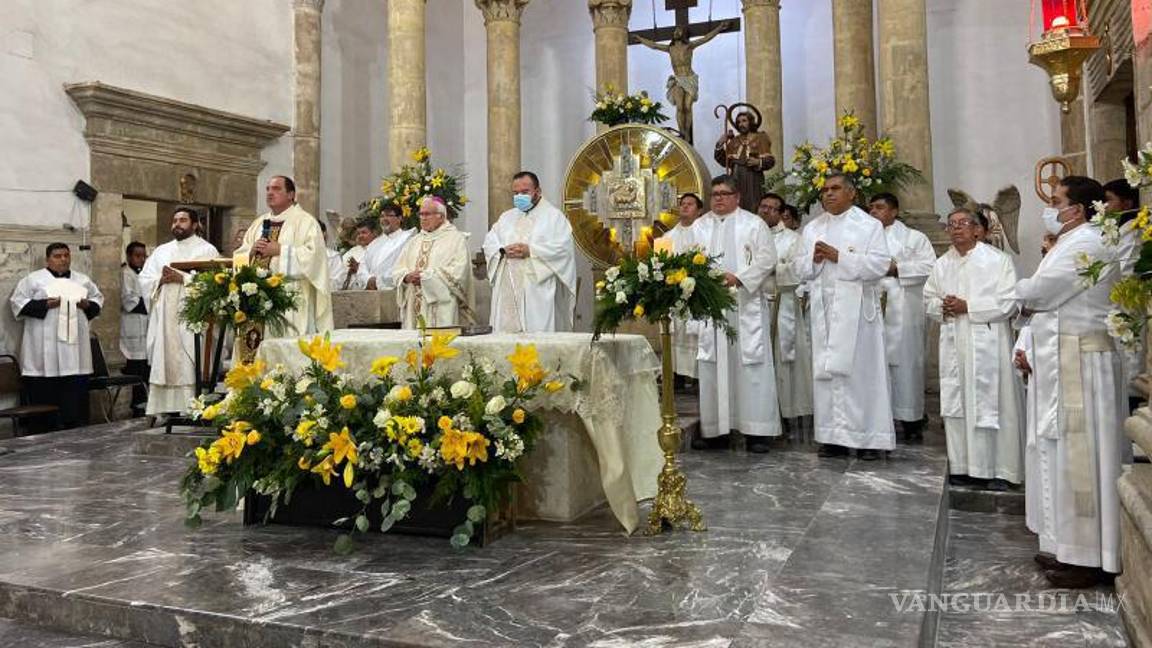 $!En la celebración eucarística se contó con la presencia de fieles católicos, quienes desde antes de la pandemia no habían tenido un acercamiento así.