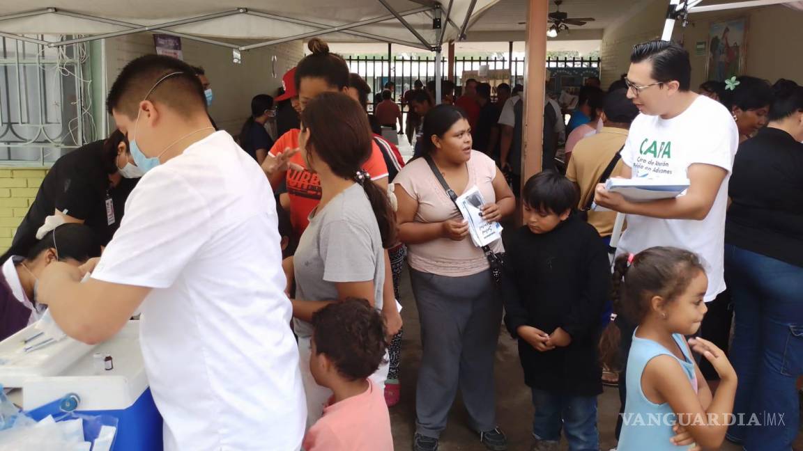 Llevan Feria de la Salud a casa del migrante en Piedras Negras