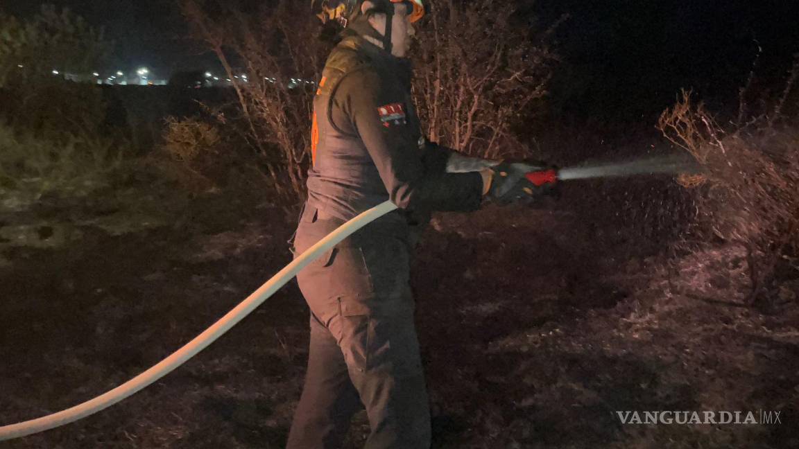 Moviliza, incendio en lote baldío en donde se consumen 30 hectáreas de matorral en Nuevo León
