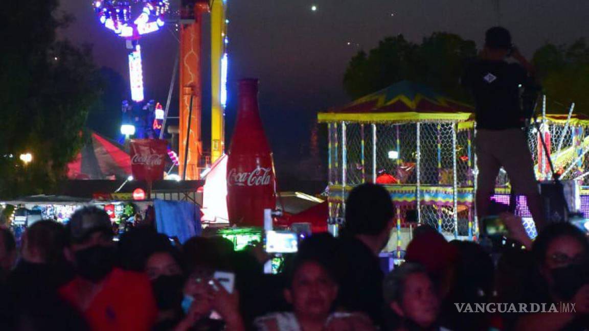 Saltillo: falla juego mecánico de la Feria y niños se quedan atorados