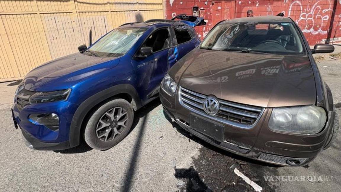 $!La aseguradora acudió al sitio para hacerse cargo de los daños materiales y gastos médicos.