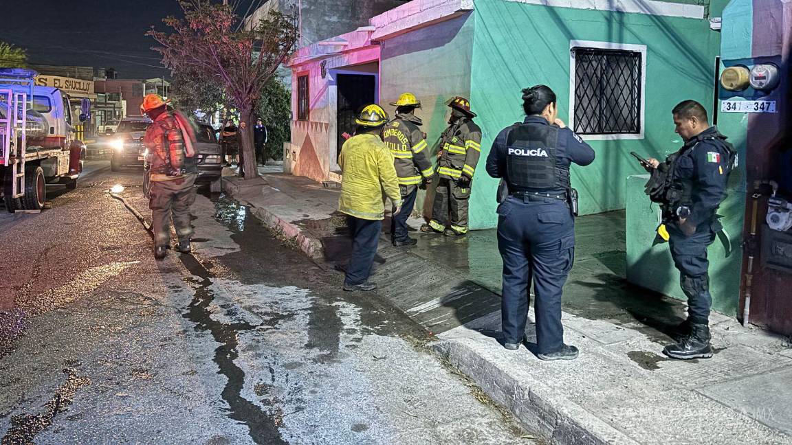 Se incendia casa tras explosión en la Saltillo 2000; sospechan que un perrito tumbó el boiler