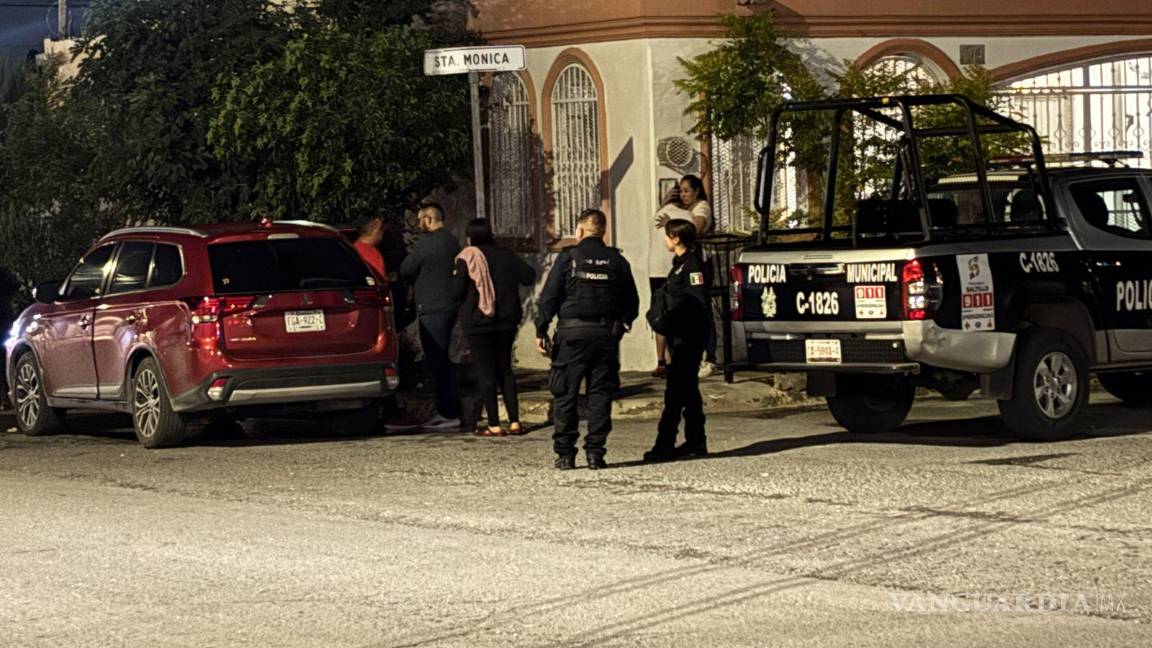 $!Paramédicos de la Cruz Roja confirmaron que la mujer ya no contaba con signos vitales al momento de su valoración.