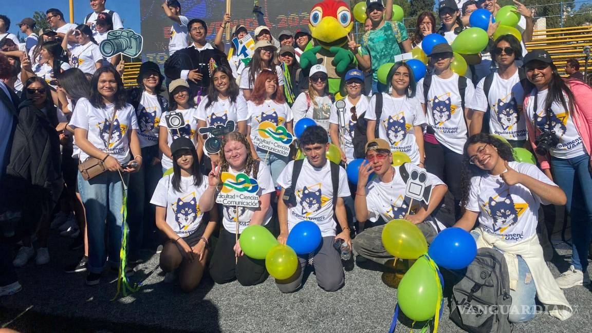 Se integran nuevos alumnos; UAdeC realiza desfile universitario por las calles de Saltillo con más de 5 mil lobos