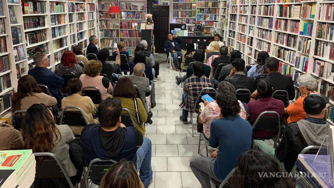 Presenta Julián Herbert su más reciente libro en Saltillo