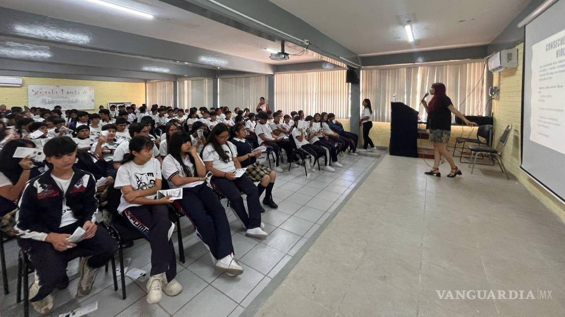 Previenen delitos digitales entre jóvenes con charlas escolares en Saltillo