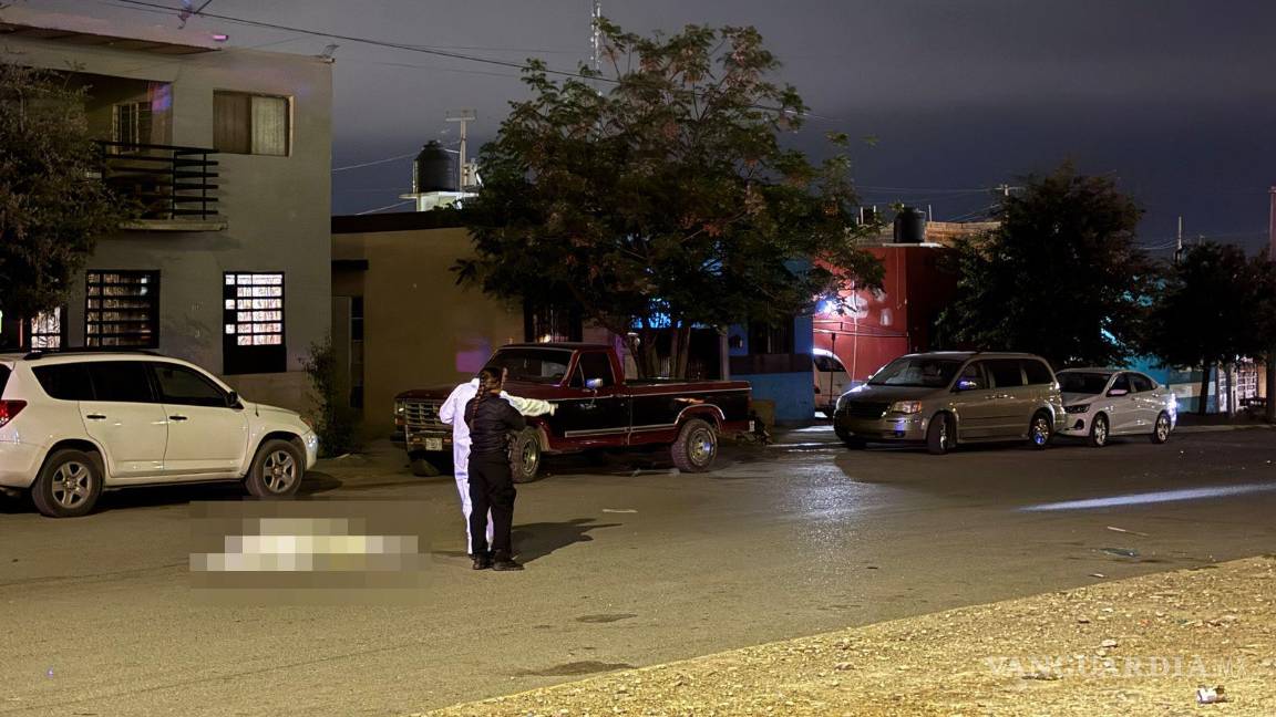 $!Una placa del vehículo responsable quedó en el sitio del accidente, clave para la investigación.