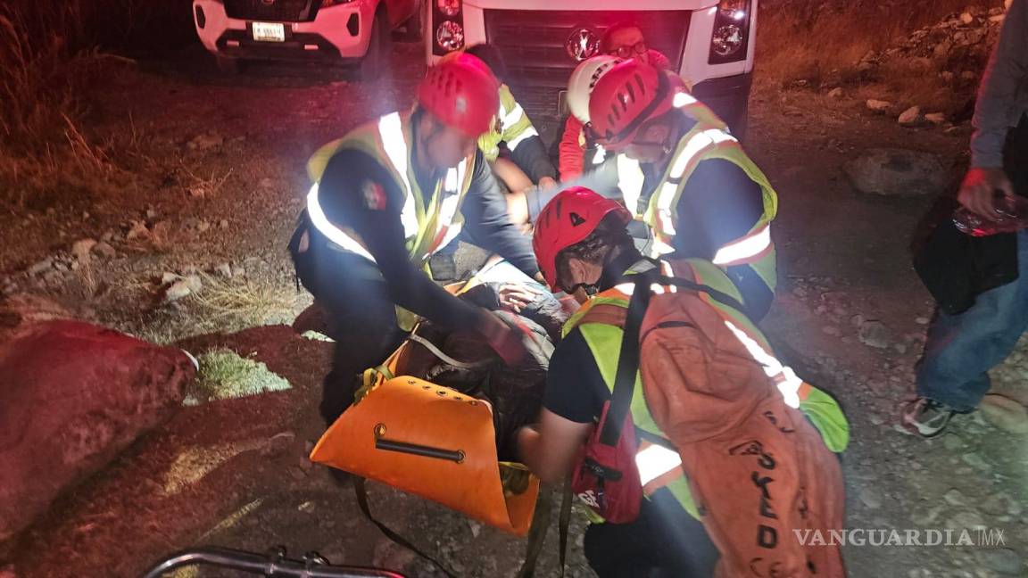 Saltillo: Rescatan a mujer lesionada que hacía senderismo en la Sierra de Zapalinamé