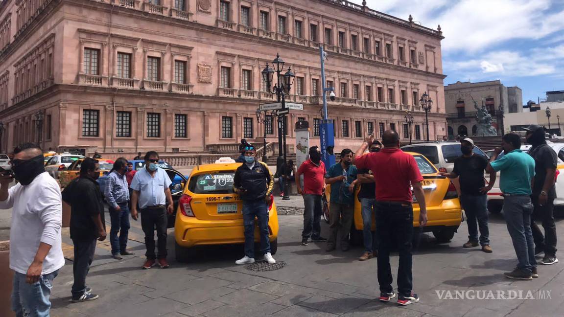 Cierran taxistas calles en Saltillo: protestan por fallecimiento de Gerardo “N” tras ser señalado de secuestro