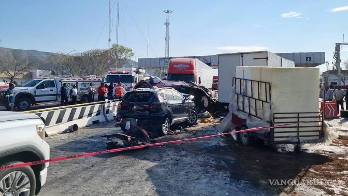 $!El accidente se registró en la Carretera 57 en la caseta de cobro Ojo Caliente-Carbonera, en el municipio de Ramos Arizpe.